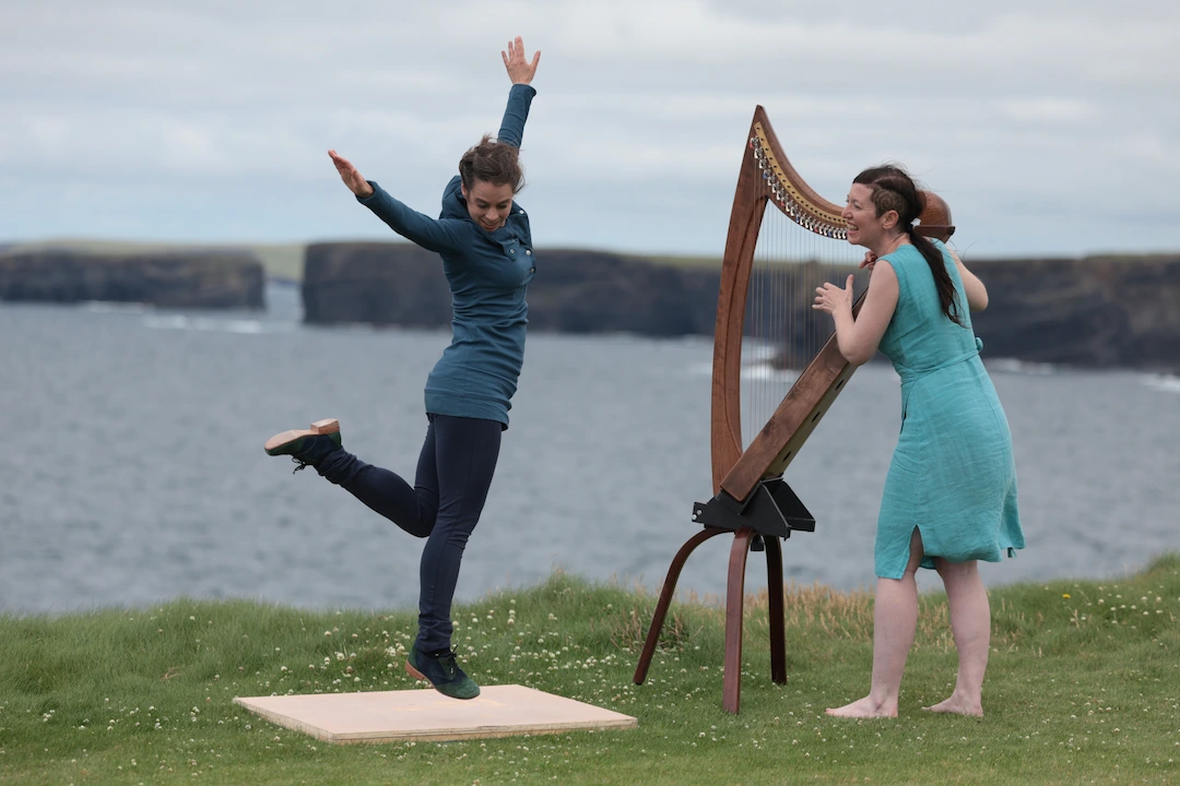 Mélissandre T-B & Úna Ní Fhlannagáin - Quebec step dance & Traditional Irish harp (Credit_ Emilija Jefremova)